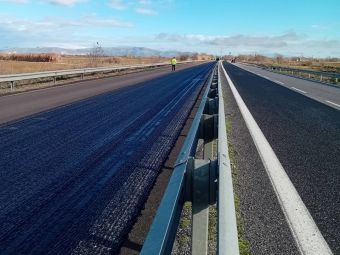 Σε εξέλιξη εργασίες αποκατάστασης ασφαλτοστρώσεων στο δρόμο Καρδίτσα - Λάρισα