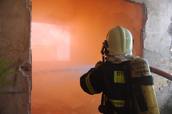 Στις φλόγες "παραδόθηκε" μονοκατοικία στη Βράχα Ευρυτανίας